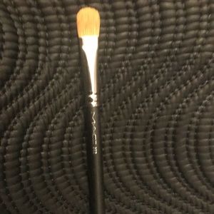 MAC 252 brush